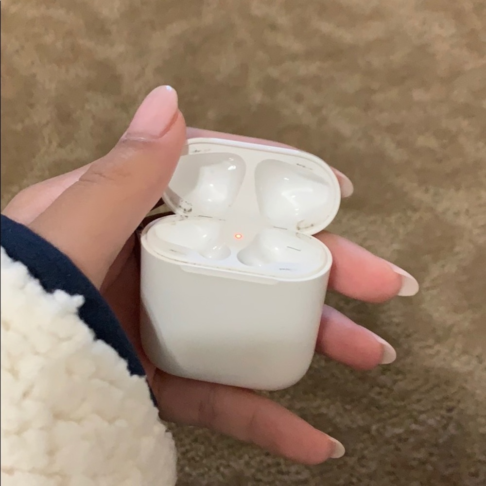 AIRPOD FIRST GENERATION CHARGING CASE